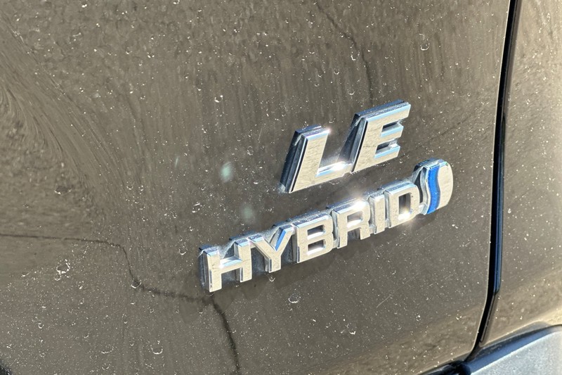 Toyota RAV4 Hybrid Vehicle Full-screen Gallery Image 49
