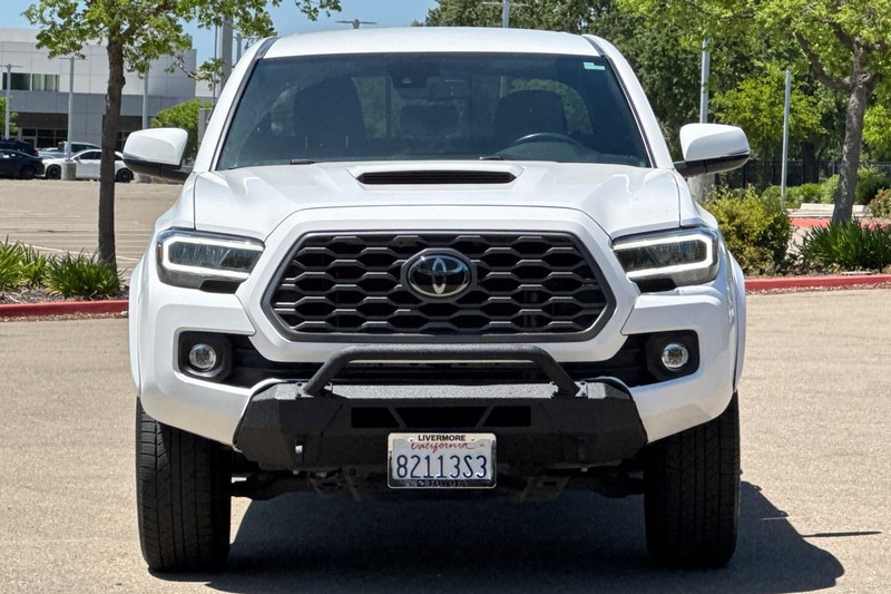 Toyota Tacoma 2WD Vehicle Full-screen Gallery Image 09
