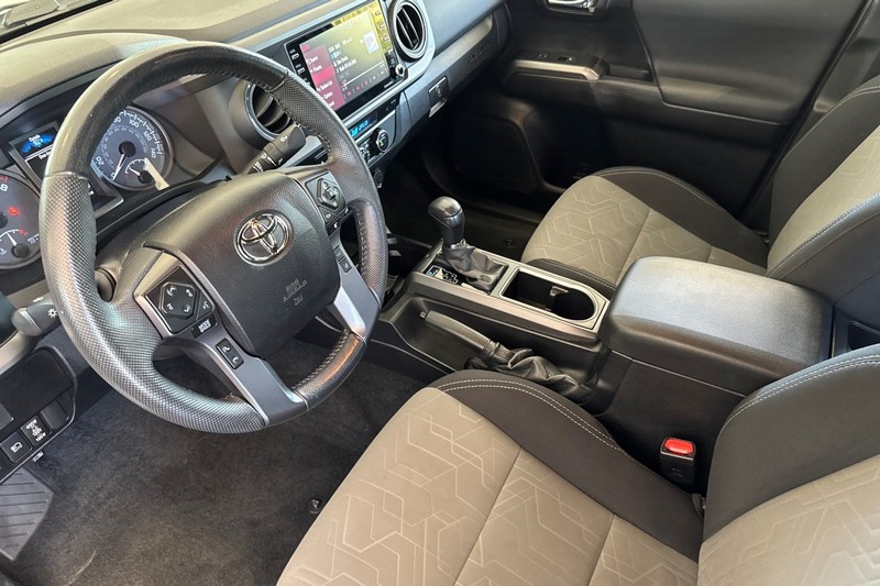 Toyota Tacoma 2WD Vehicle Full-screen Gallery Image 10