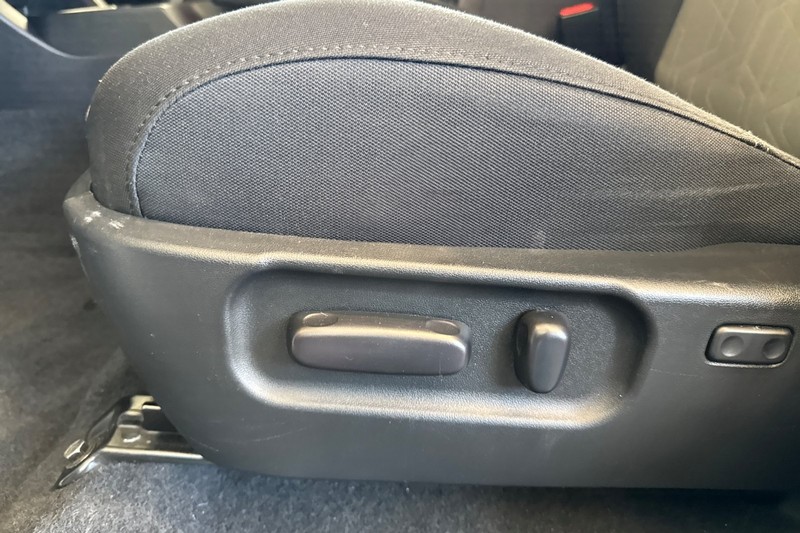 Toyota Tacoma 2WD Vehicle Full-screen Gallery Image 13