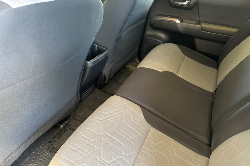 Toyota Tacoma 2WD Vehicle Full-screen Gallery Image 14