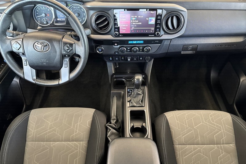 Toyota Tacoma 2WD Vehicle Full-screen Gallery Image 15