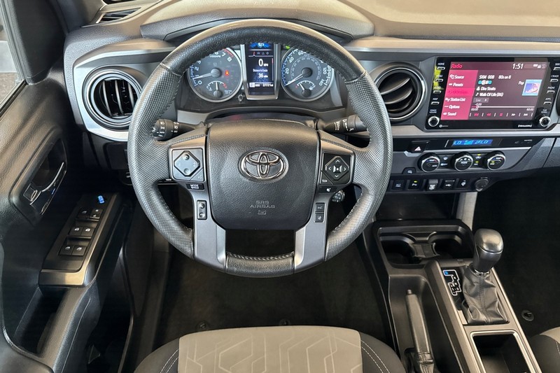 Toyota Tacoma 2WD Vehicle Full-screen Gallery Image 16