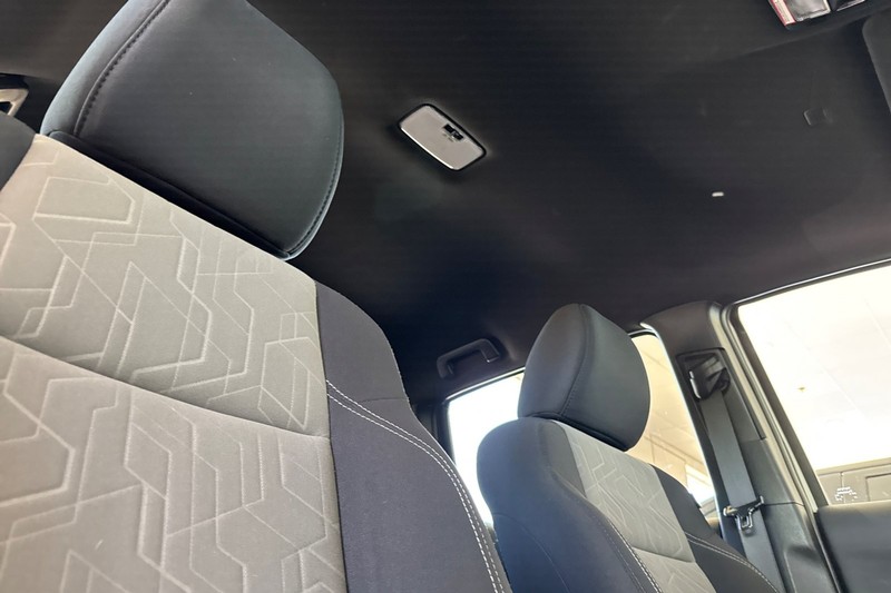 Toyota Tacoma 2WD Vehicle Full-screen Gallery Image 19