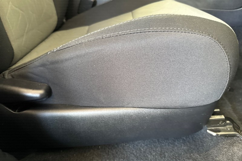 Toyota Tacoma 2WD Vehicle Full-screen Gallery Image 22