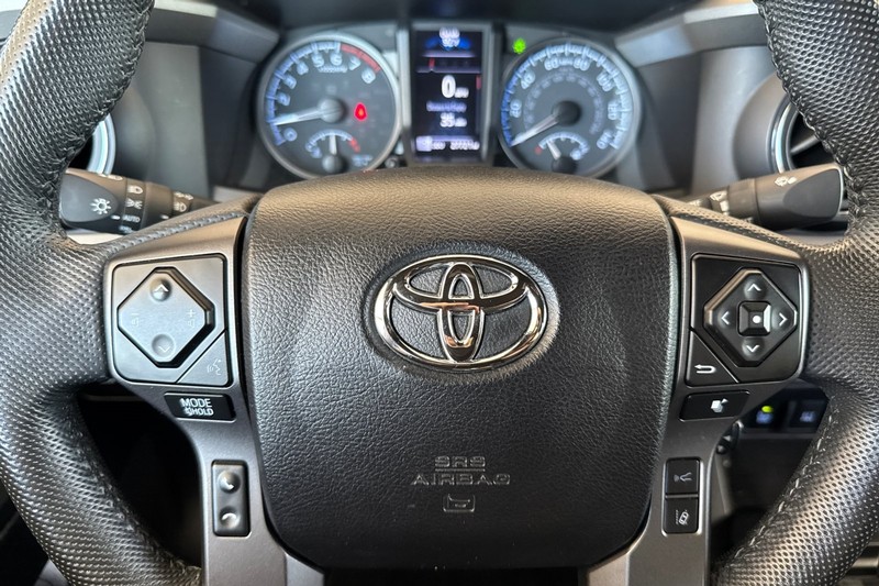 Toyota Tacoma 2WD Vehicle Full-screen Gallery Image 34