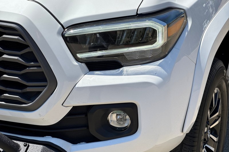 Toyota Tacoma 2WD Vehicle Full-screen Gallery Image 48