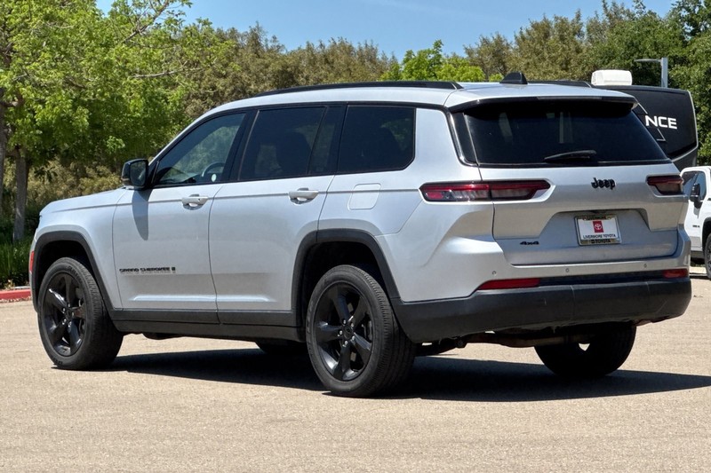 Jeep Grand Cherokee L Vehicle Full-screen Gallery Image 06