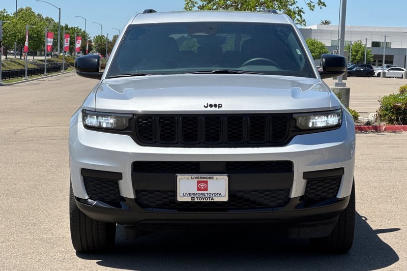 Jeep Grand Cherokee L Vehicle Full-screen Gallery Image 09