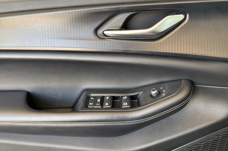 Jeep Grand Cherokee L Vehicle Full-screen Gallery Image 11