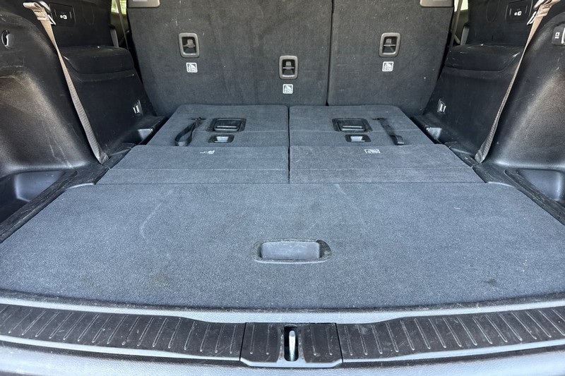 Jeep Grand Cherokee L Vehicle Full-screen Gallery Image 17