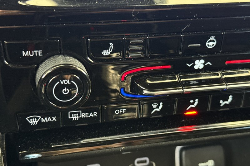 Jeep Grand Cherokee L Vehicle Full-screen Gallery Image 29
