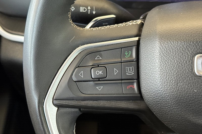 Jeep Grand Cherokee L Vehicle Full-screen Gallery Image 36