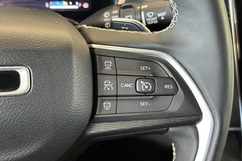Jeep Grand Cherokee L Vehicle Full-screen Gallery Image 38