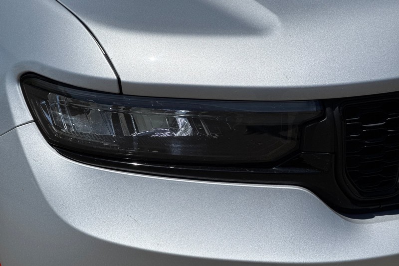 Jeep Grand Cherokee L Vehicle Full-screen Gallery Image 43