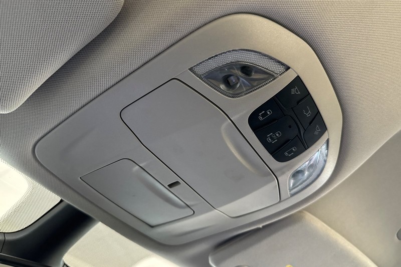 Chrysler Pacifica Vehicle Full-screen Gallery Image 24