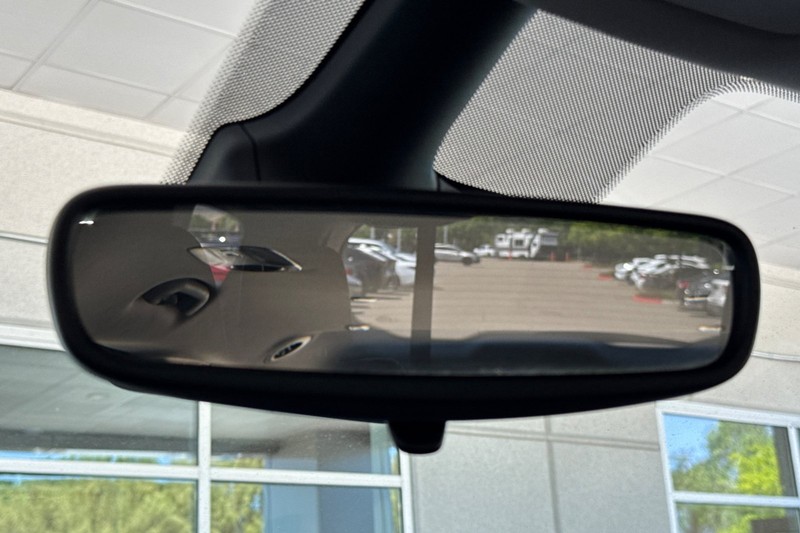 Chrysler Pacifica Vehicle Full-screen Gallery Image 25