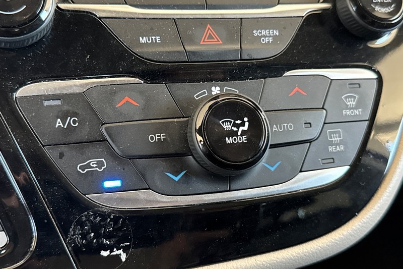 Chrysler Pacifica Vehicle Full-screen Gallery Image 28