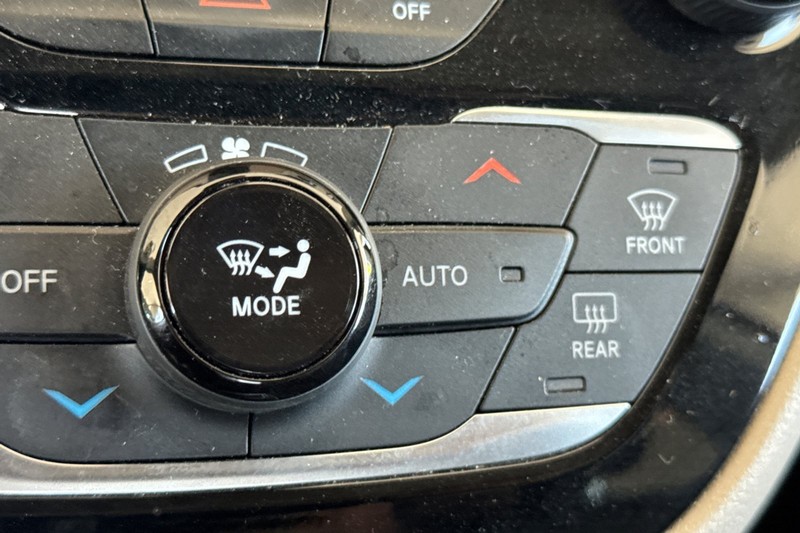 Chrysler Pacifica Vehicle Full-screen Gallery Image 30