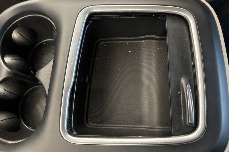 Chrysler Pacifica Vehicle Full-screen Gallery Image 32