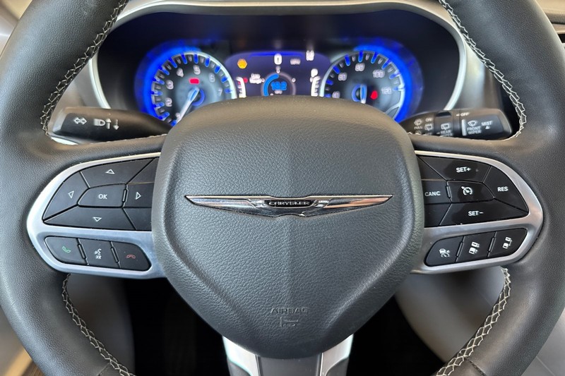 Chrysler Pacifica Vehicle Full-screen Gallery Image 35