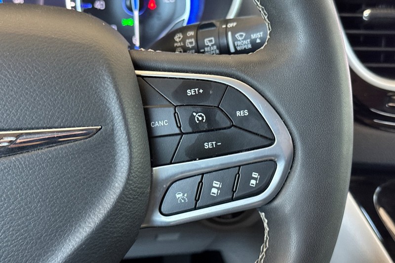 Chrysler Pacifica Vehicle Full-screen Gallery Image 38