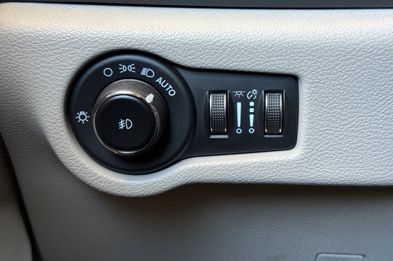 Chrysler Pacifica Vehicle Full-screen Gallery Image 40