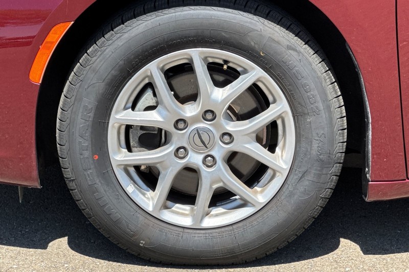 Chrysler Pacifica Vehicle Full-screen Gallery Image 42
