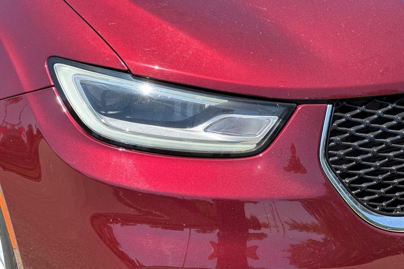 Chrysler Pacifica Vehicle Full-screen Gallery Image 43