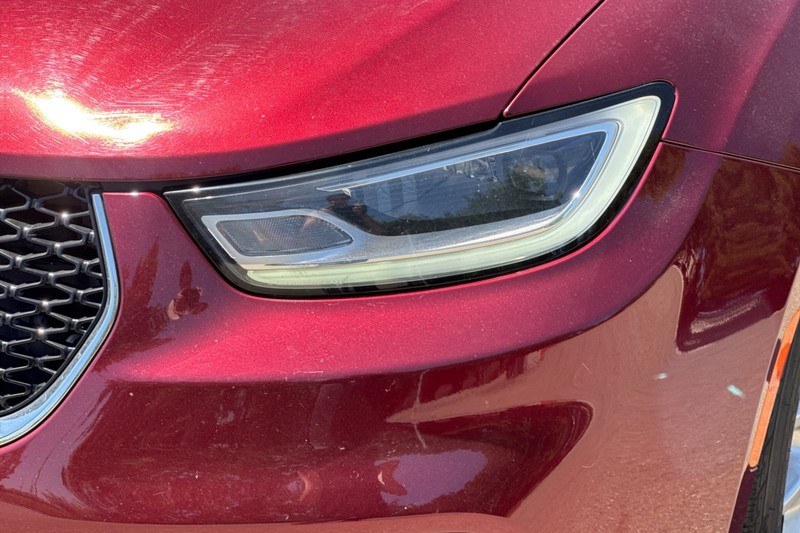 Chrysler Pacifica Vehicle Full-screen Gallery Image 49