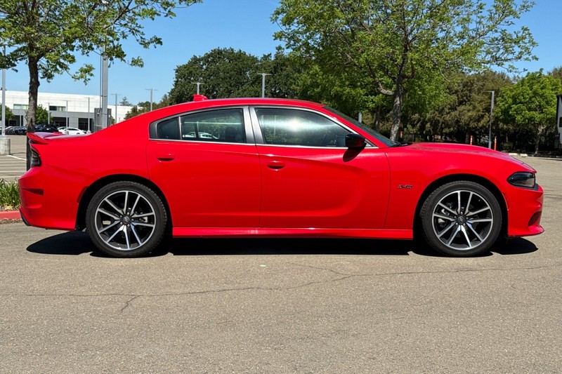 Dodge Charger Vehicle Full-screen Gallery Image 03