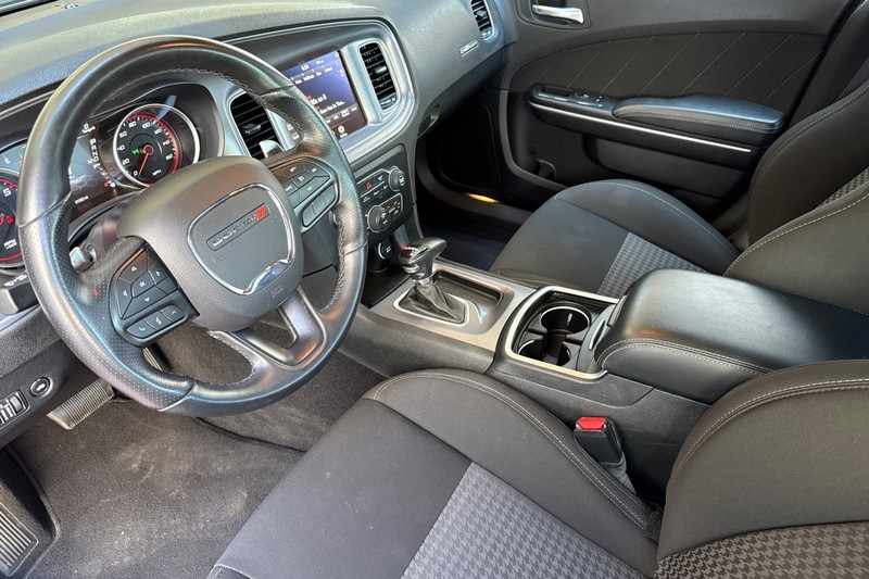 Dodge Charger Vehicle Full-screen Gallery Image 10