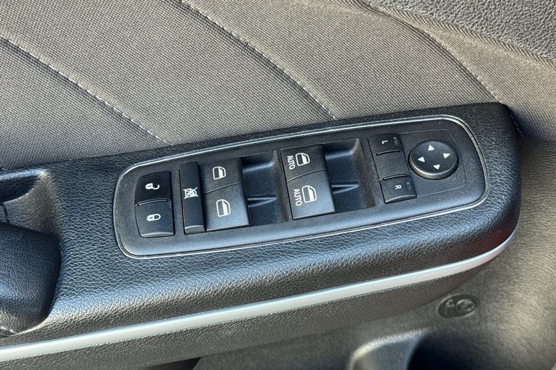 Dodge Charger Vehicle Full-screen Gallery Image 11