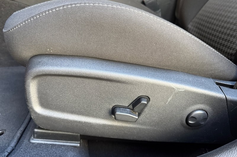 Dodge Charger Vehicle Full-screen Gallery Image 12