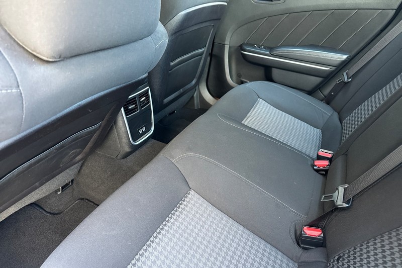 Dodge Charger Vehicle Full-screen Gallery Image 13