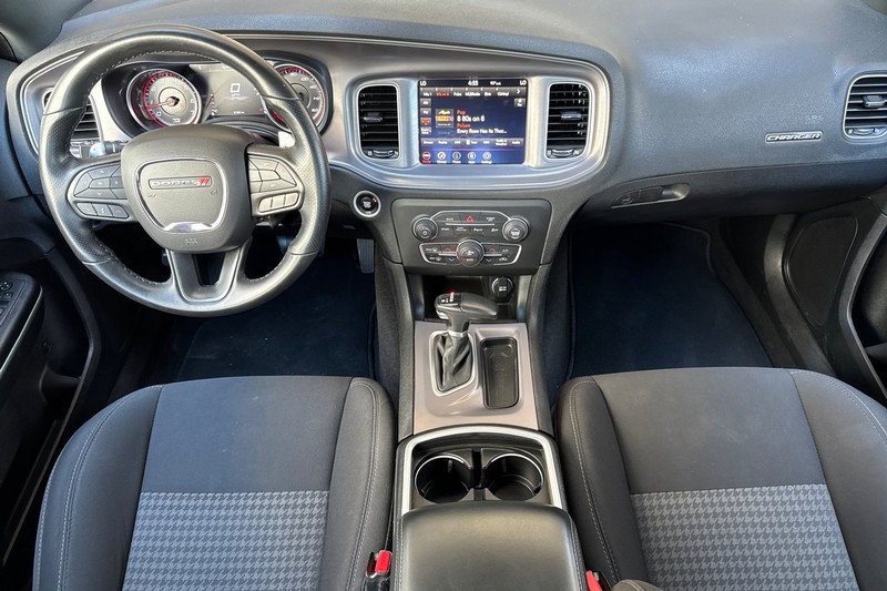 Dodge Charger Vehicle Full-screen Gallery Image 14