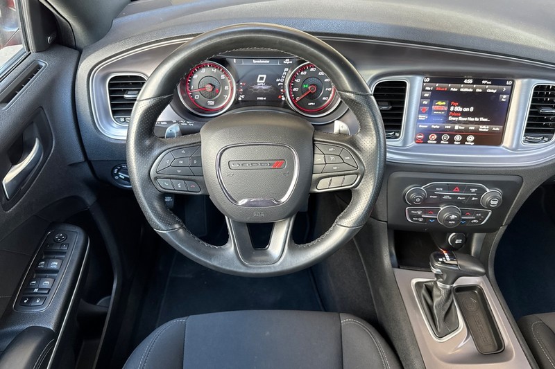 Dodge Charger Vehicle Full-screen Gallery Image 15