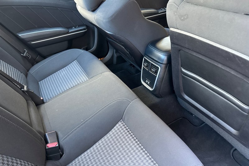 Dodge Charger Vehicle Full-screen Gallery Image 16