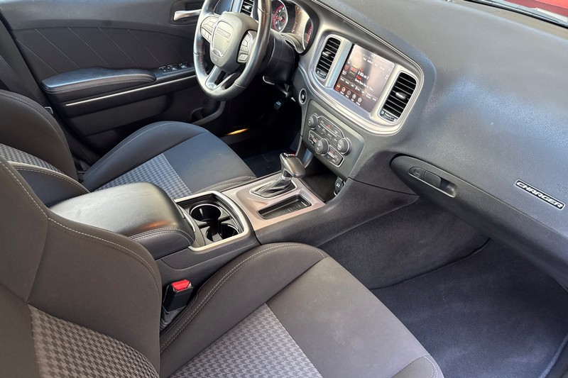 Dodge Charger Vehicle Full-screen Gallery Image 17