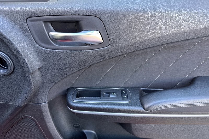 Dodge Charger Vehicle Full-screen Gallery Image 19