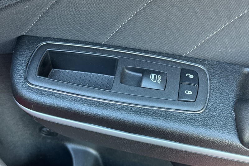 Dodge Charger Vehicle Full-screen Gallery Image 20