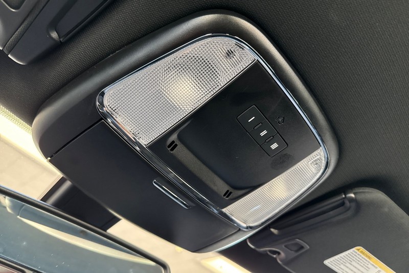 Dodge Charger Vehicle Full-screen Gallery Image 22