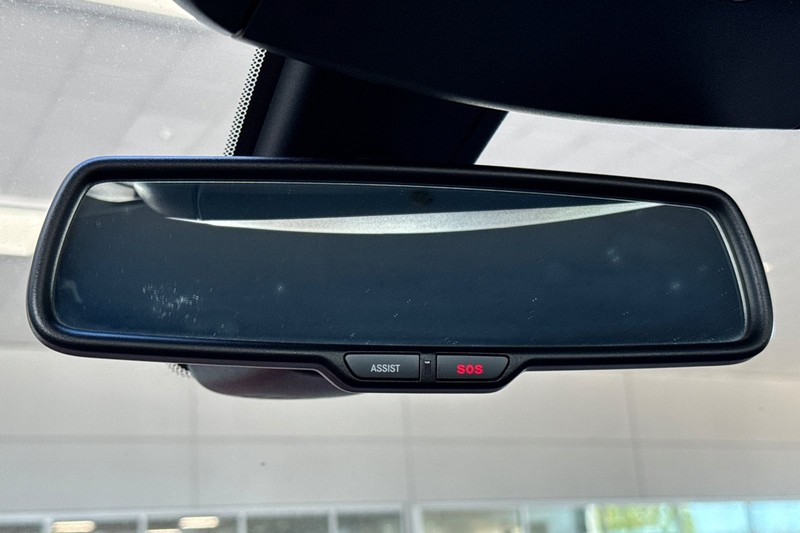 Dodge Charger Vehicle Full-screen Gallery Image 23