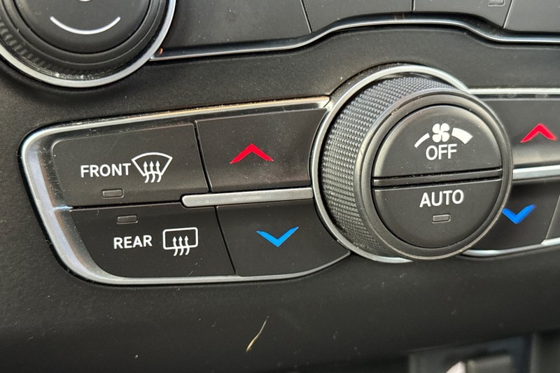 Dodge Charger Vehicle Full-screen Gallery Image 27