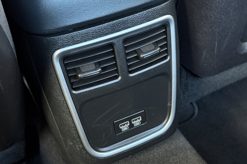 Dodge Charger Vehicle Full-screen Gallery Image 39