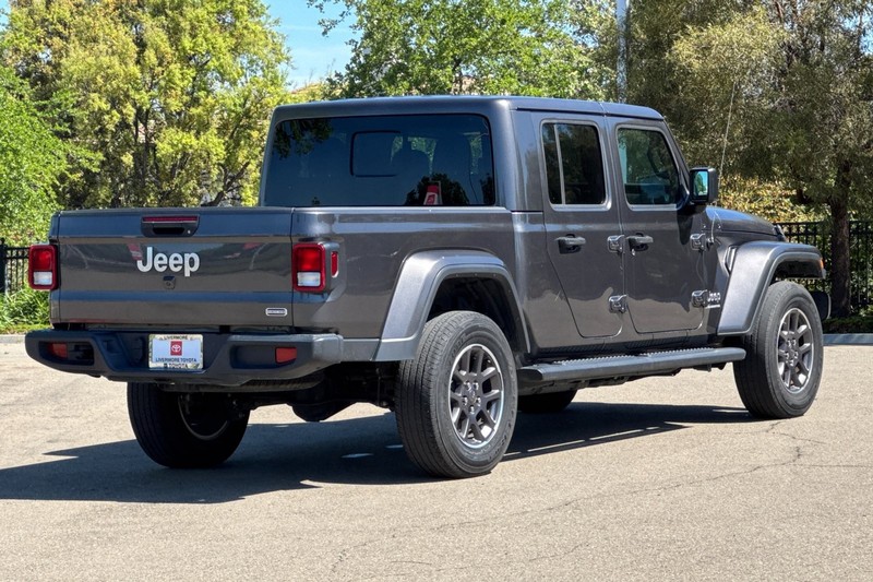 Jeep Gladiator Vehicle Full-screen Gallery Image 04