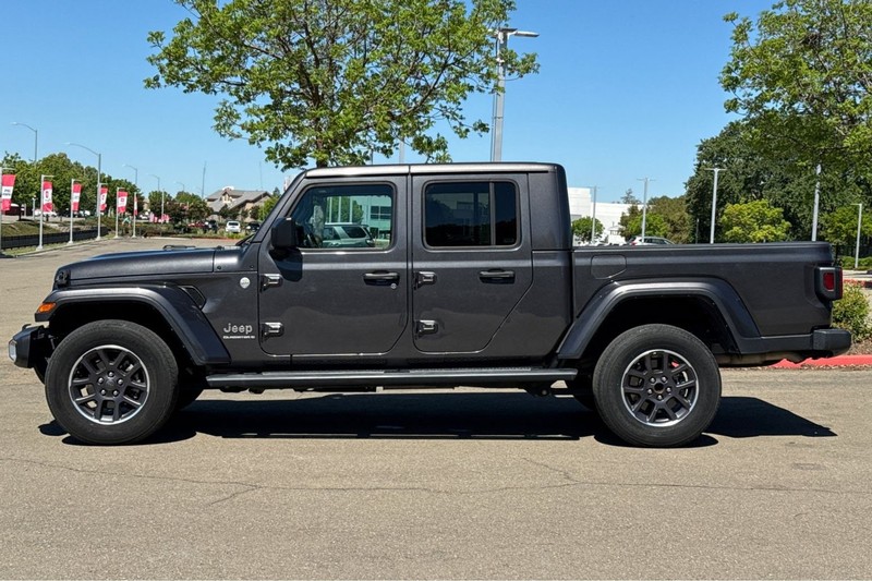Jeep Gladiator Vehicle Full-screen Gallery Image 07