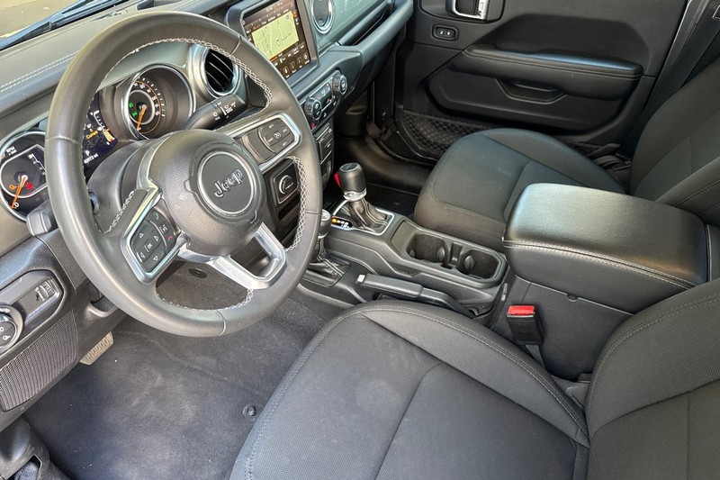 Jeep Gladiator Vehicle Full-screen Gallery Image 10