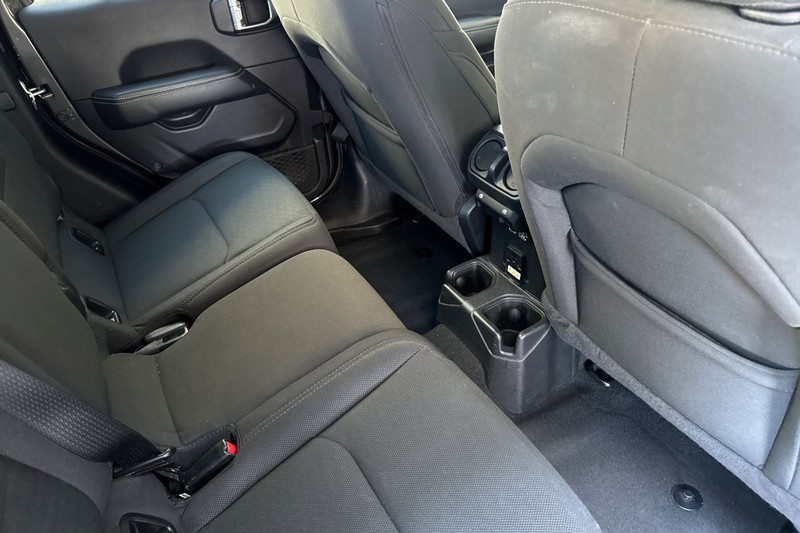Jeep Gladiator Vehicle Full-screen Gallery Image 17