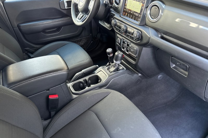 Jeep Gladiator Vehicle Full-screen Gallery Image 18
